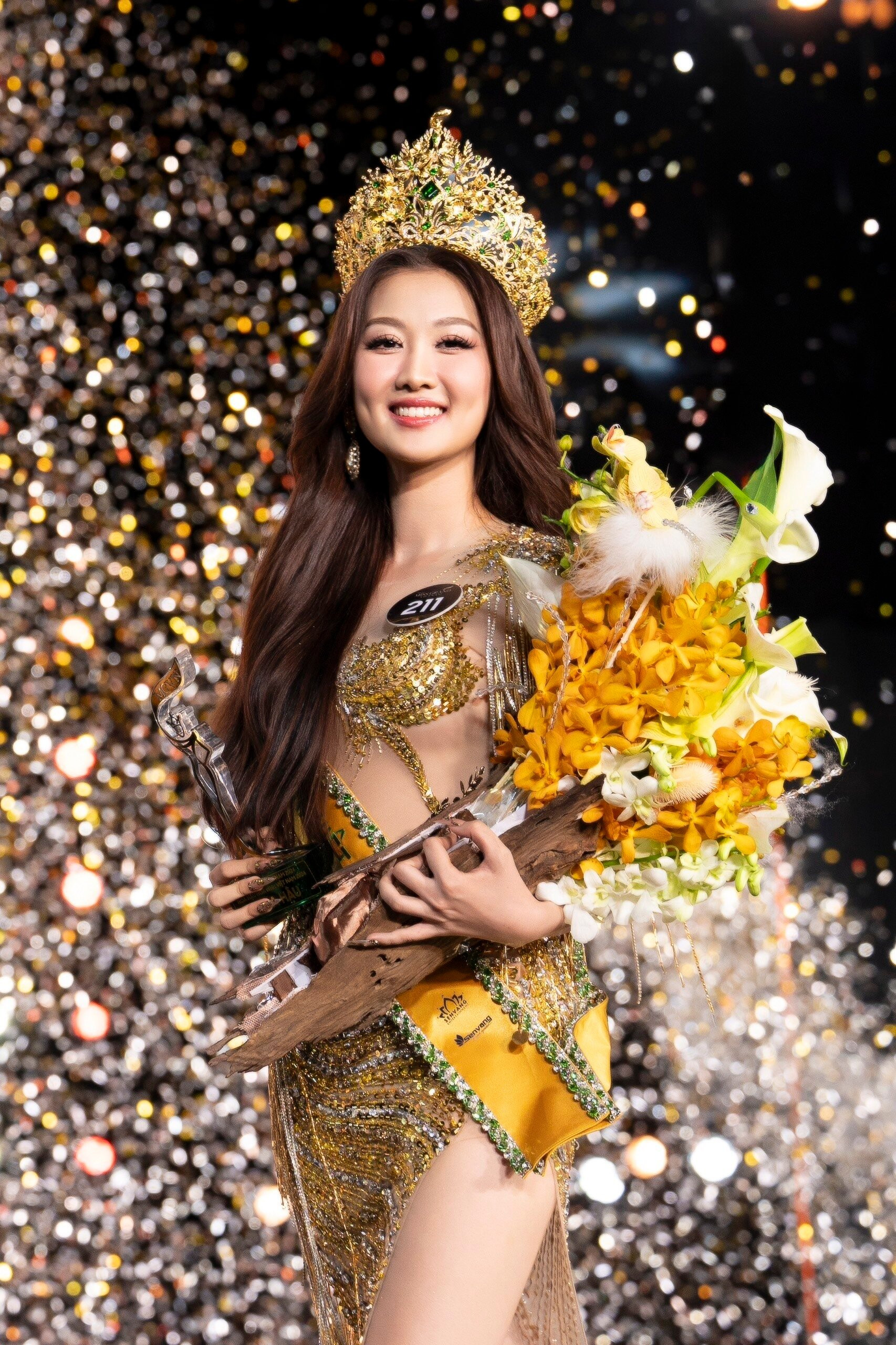 Khi đội vương miện Miss Grand Vietnam 2024, Quế Anh duyên dáng và đẹp dịu dàng. Tuy nhiên nhiều người vẫn đánh giá cô thiếu sự nóng bỏng, thu hút như các nàng hậu khác.