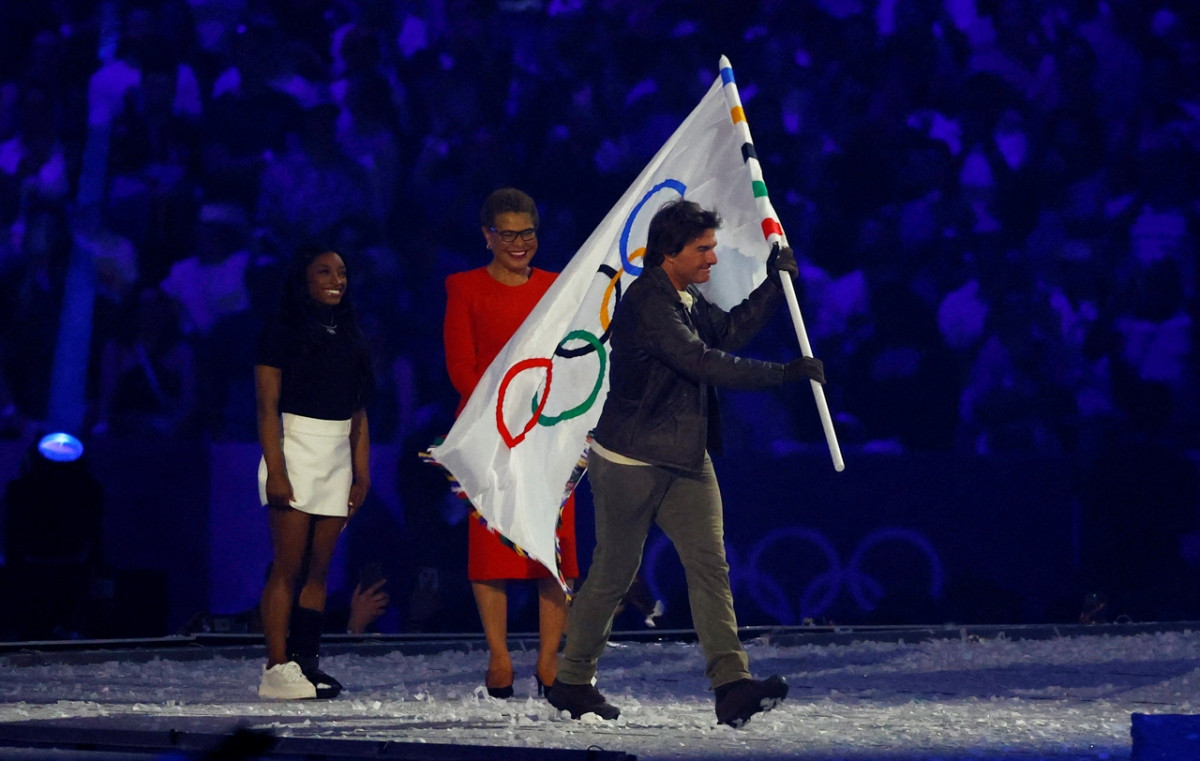 be mac olympic paris 2024 tom cruise xuat hien nhu phim hanh dong nhan la co olympic hinh anh 8