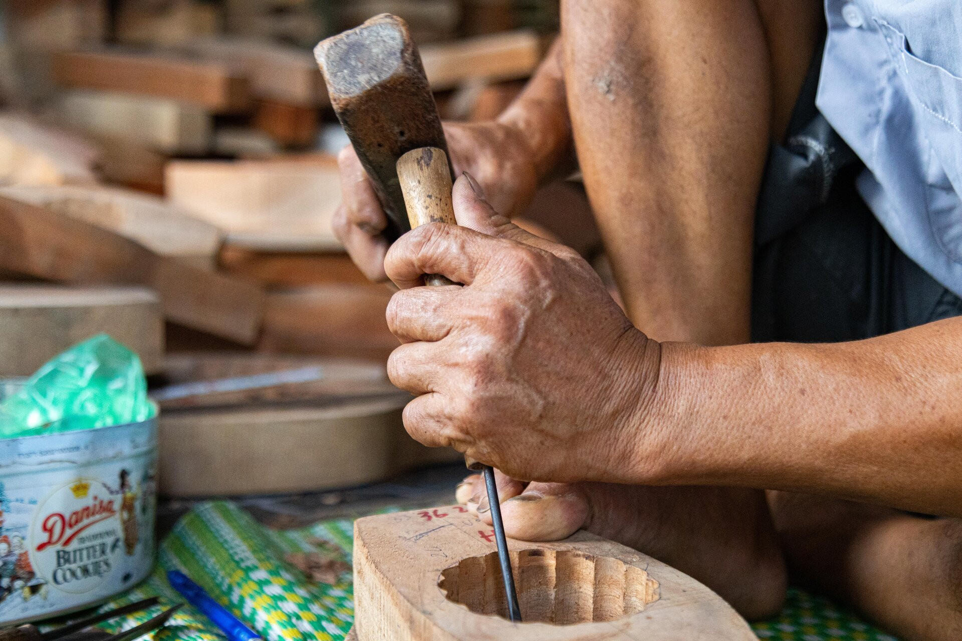 Nghệ nhân Hà thành hơn 40 năm chế tác thủ công khuôn bánh trung thu - 12