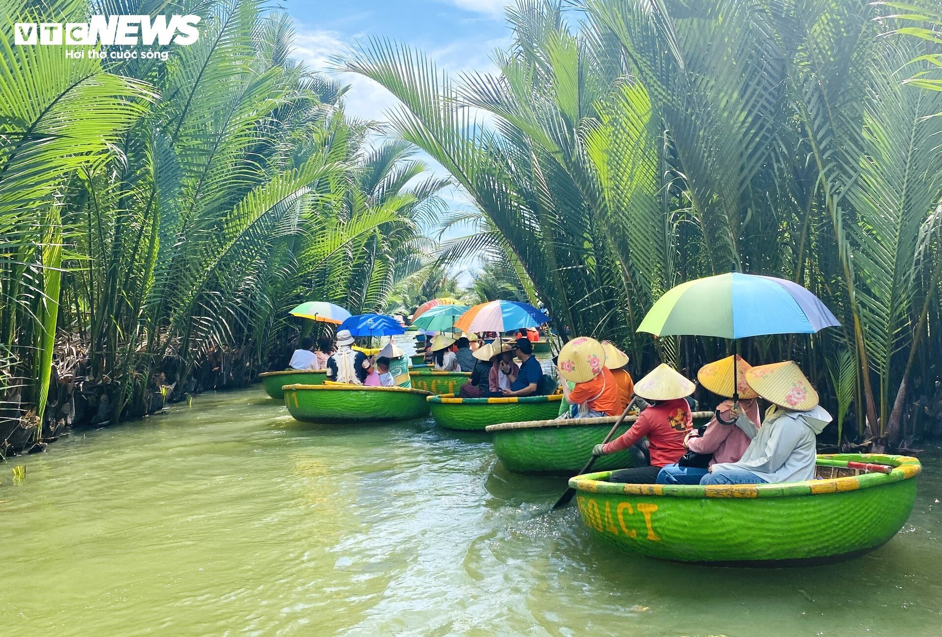 Du khách nườm nượp check-in 'miền Tây thu nhỏ' giữa lòng Hội An - 8