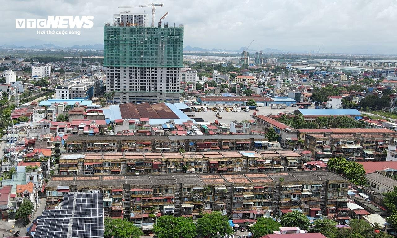 Trong đó, nhiều lô chung cư ở mức nguy hiểm cấp D - cấp cao nhất, không đảm bảo an toàn, đang trong tình trạng hư hỏng tổng thể, rất nguy hiểm, có thể sập đổ bất kỳ lúc nào, không đảm bảo an toàn cho người và tài sản.