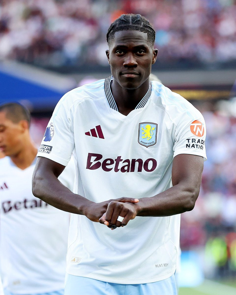 Amadou Onana chuyển tới Aston Villa với giá 50 triệu Bảng. Đây là phần thưởng xứng đáng sau những gì Onana đã thể hiện tại Everton và tuyển Bỉ. Mùa trước, Onana đá chính gần như tất cả các trận cho Everton, vực dậy CLB từ án trừ 10 điểm. Anh cũng không nghỉ phút nào tại EURO 2024, chỉ đáng tiếc rời giải sau trận thua trước Pháp.