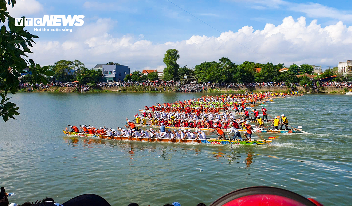 Vạn người đội nắng dự lễ hội đua thuyền trên sông Kiến Giang mừng Tết Độc lập - 4