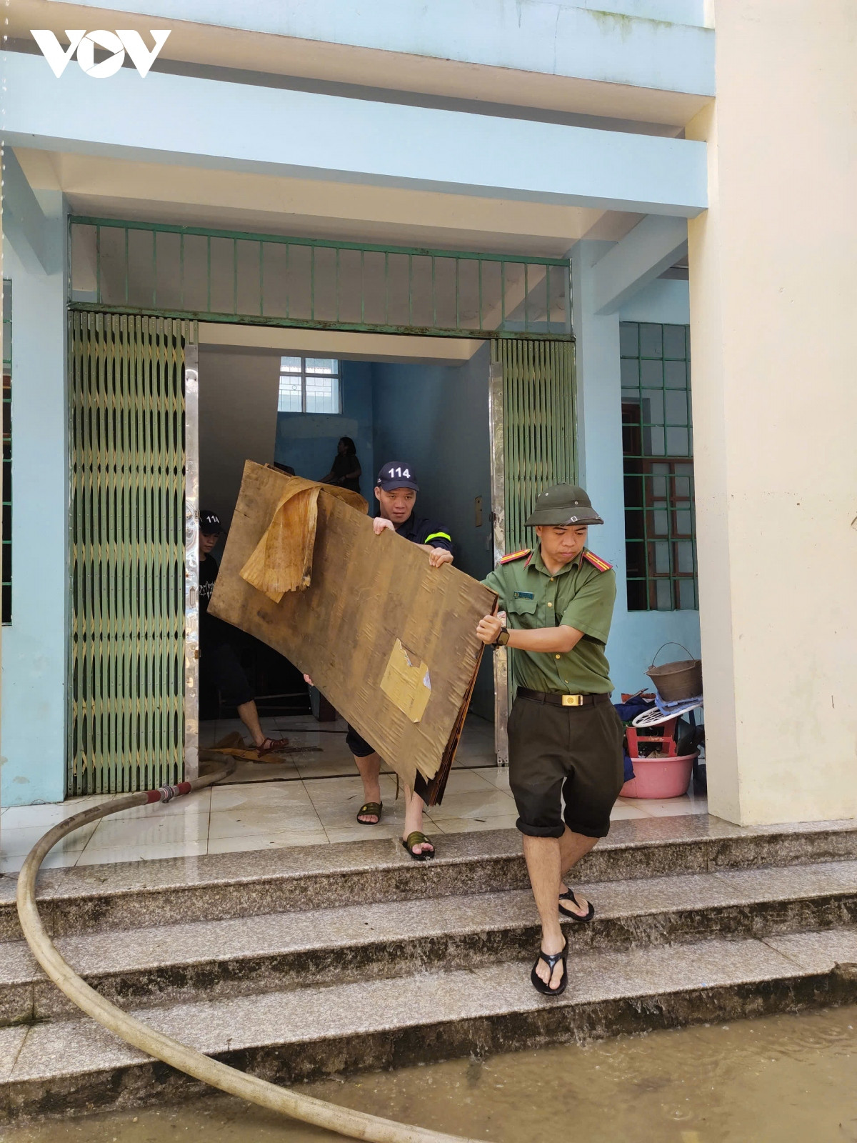 loi bun, vuot lu den voi hoc sinh cao bang hinh anh 6