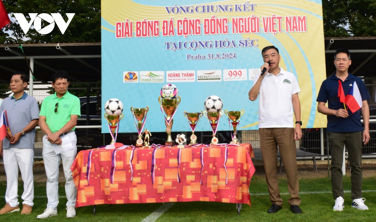 Sôi động vòng chung kết giải bóng đá cộng đồng người Việt Nam tại Cộng hòa Séc 2024 - ảnh 1