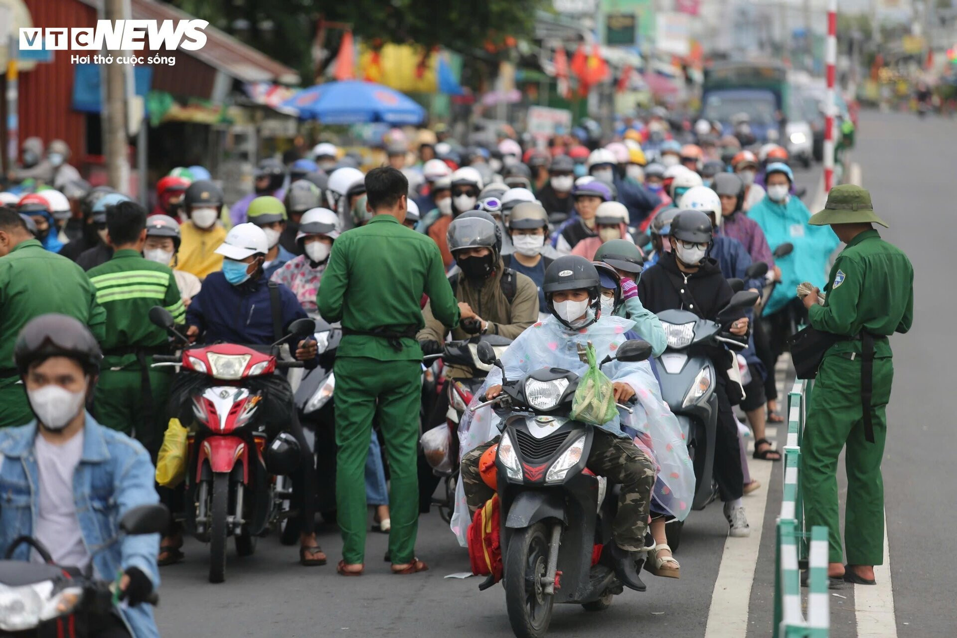 Hình ảnh 'khác lạ' cao tốc TP.HCM - Long Thành - Dầu Giây ngày cuối kỳ nghỉ lễ - 11