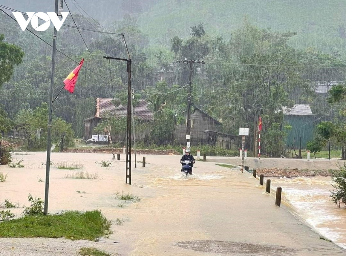 bo gdDt tuyet doi khong khai giang o nhung noi co mua lon, nguy co sat lo hinh anh 1