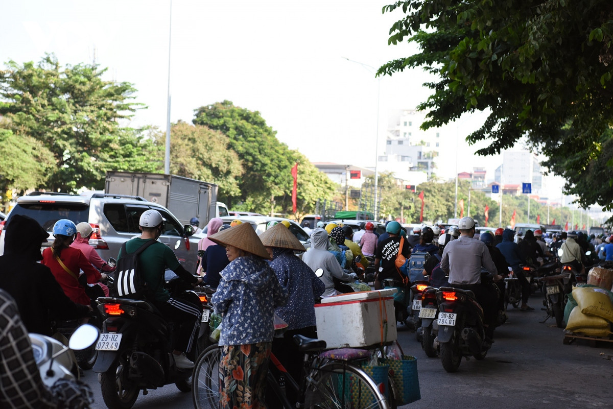 nguoi dan thu do chat vat di chuyen trong ngay dau di lam sau ky nghi le 2 9 hinh anh 13