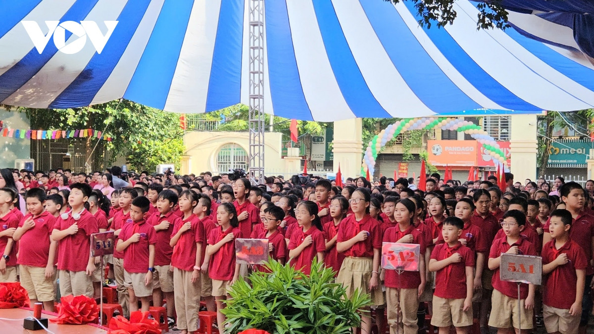 thu tuong du khai giang voi thay tro truong ptcs nguyen Dinh chieu, ha noi hinh anh 5