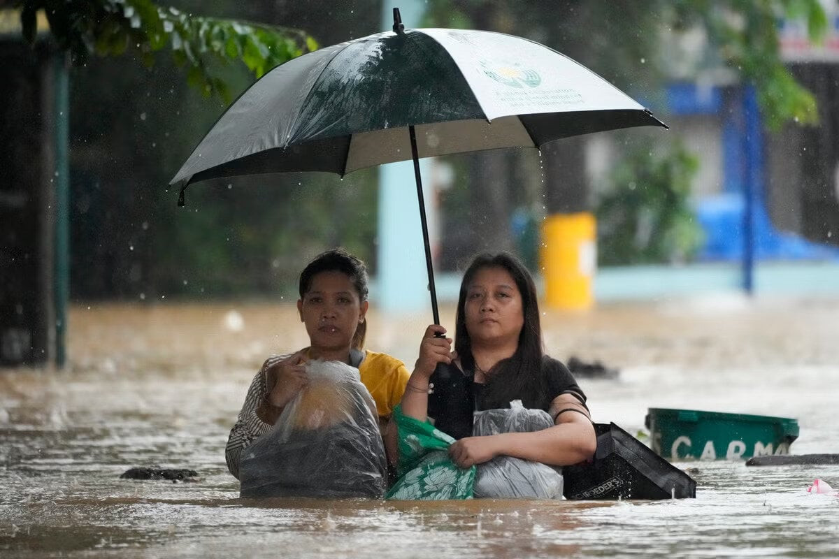 Mưa lớn do bão ở Philippines.