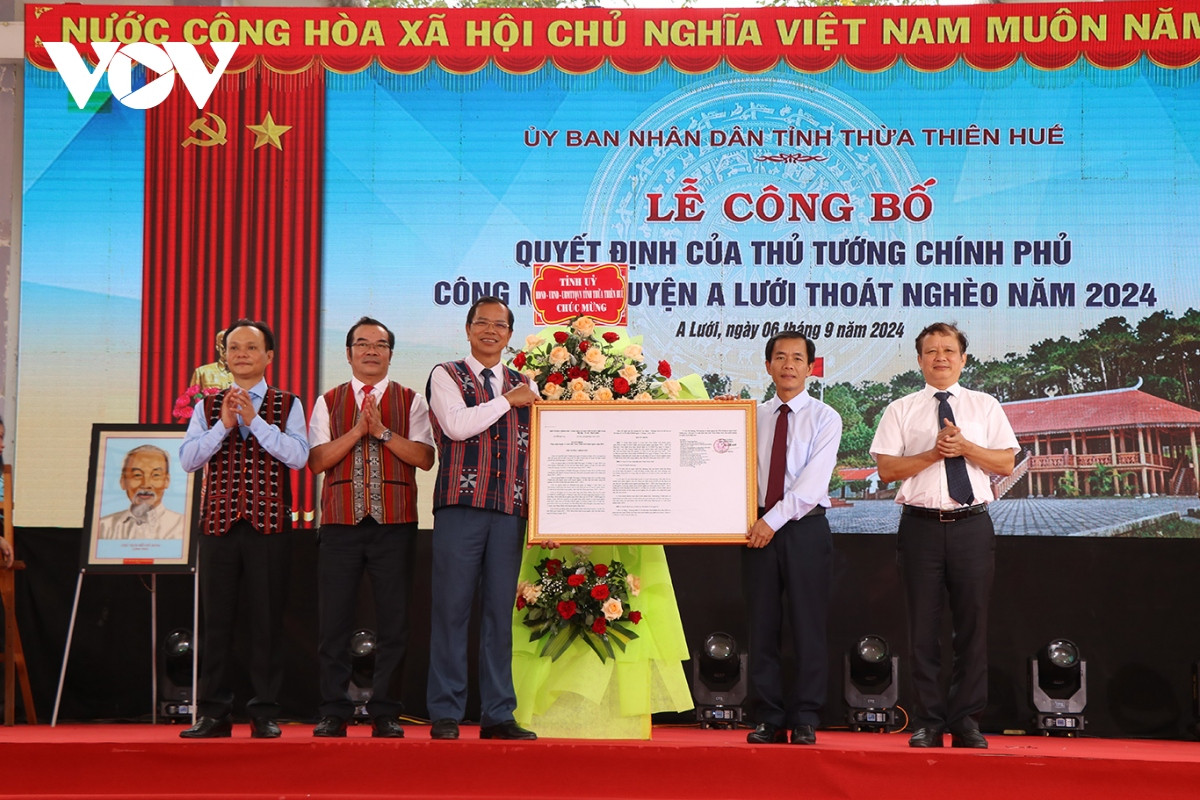 cong bo quyet dinh cong nhan huyen a luoi thoat ngheo hinh anh 3