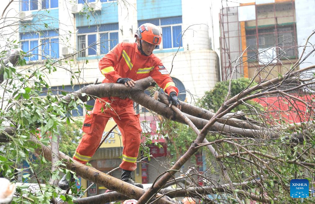 Yagi là con bão mùa thu mạnh nhất từng đổ bộ Trung Quốc, theo cơ quan khí tượng quốc gia nước này. Sau khi quét qua Trung Quốc, Yagi hạ cấp nhưng vẫn là cơn bão rất mạnh và đổ bộ vào Việt Nam.