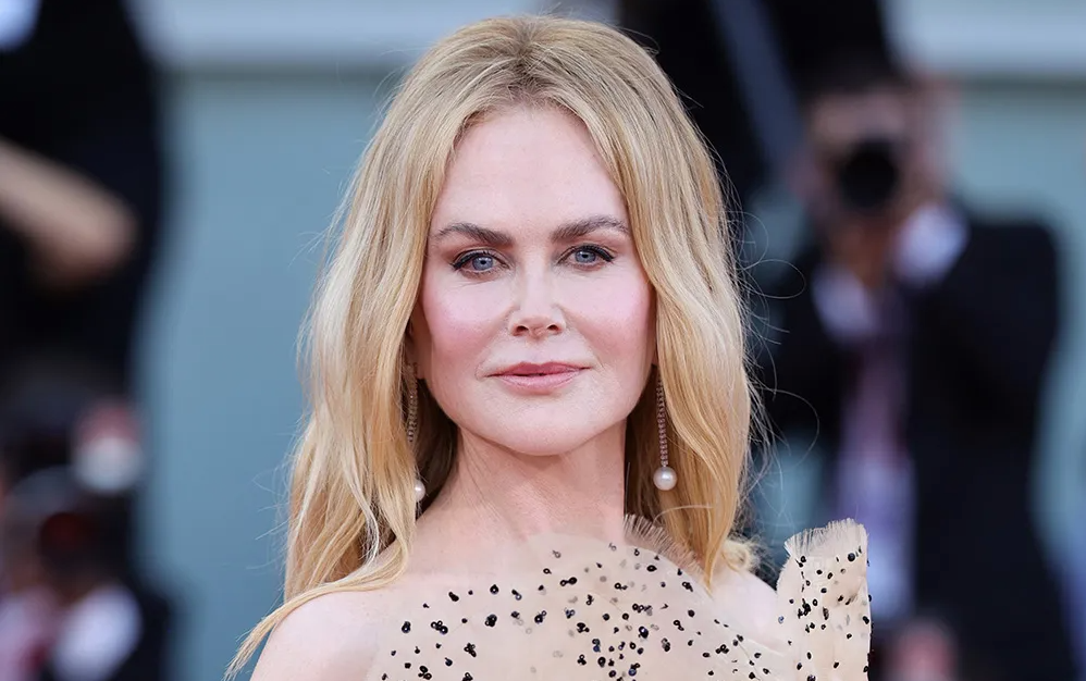 Nicole Kidman rời LHP Venice sớm vì nhận tin mẹ qua đời đột ngột.