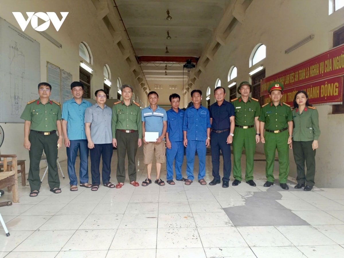 bắc giang sơ tán khẩn cấp hàng trăm hộ dân bị ngập lụt, cô lập do mưa lũ hình ảnh 4 bac giang so tan khan cap hang tram ho dan bi ngap lut, co lap do mua lu hinh anh 4