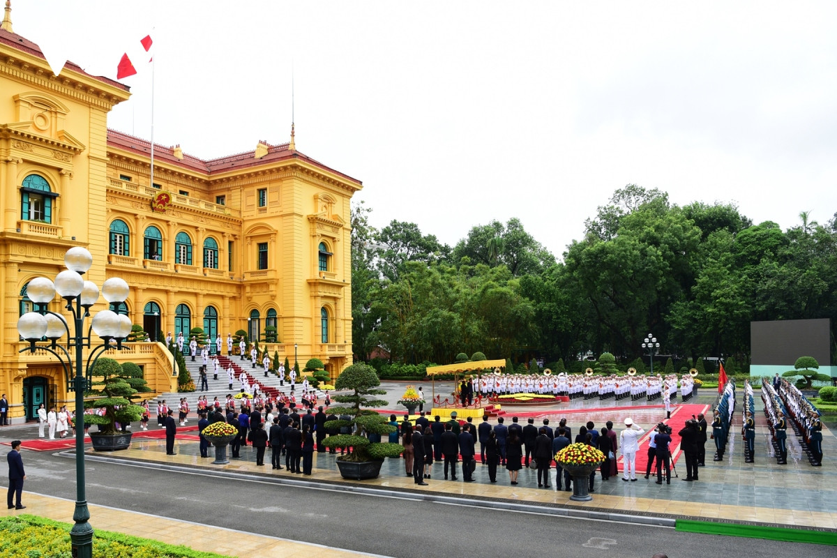 Anh toan canh le don chinh thuc tong thong mozambique va phu nhan tham viet nam hinh anh 1