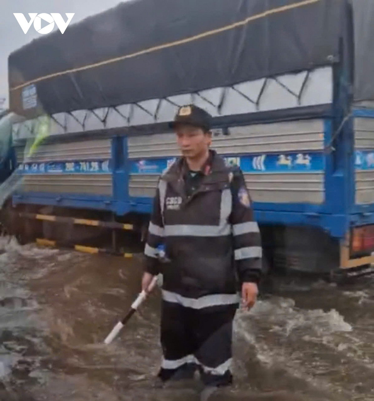 van hanh tram bom het cong suat, giai cuu ngap ung cao toc phap van - cau gie hinh anh 1