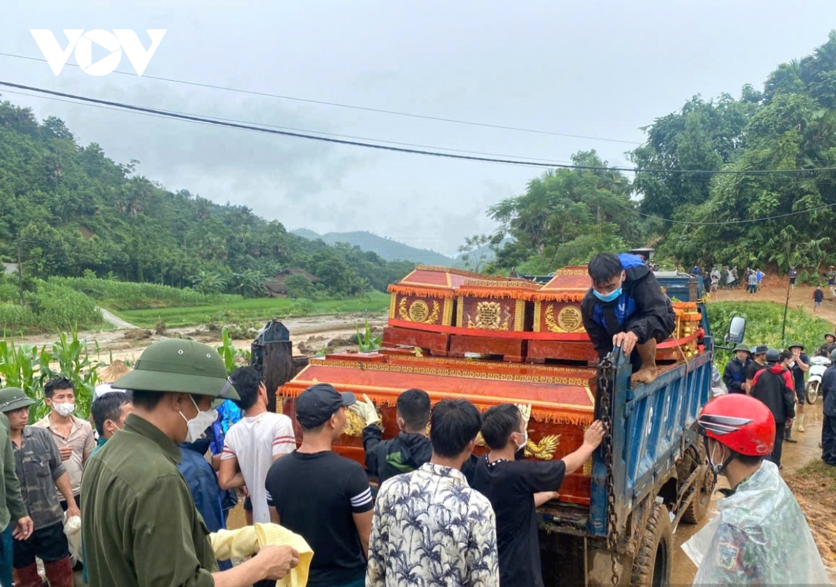 hon 600 nguoi tham gia tim kiem, cuu ho, cuu nan tai vung lu quet lang nu hinh anh 3