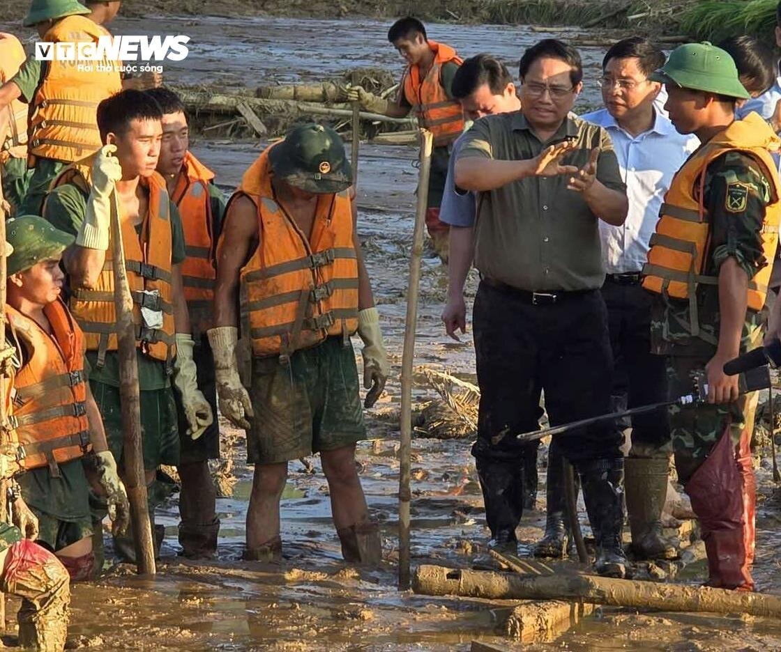 Thủ tướng Phạm Minh Chính đến Làng Nủ, chỉ đạo tìm kiếm người mất tích - 6