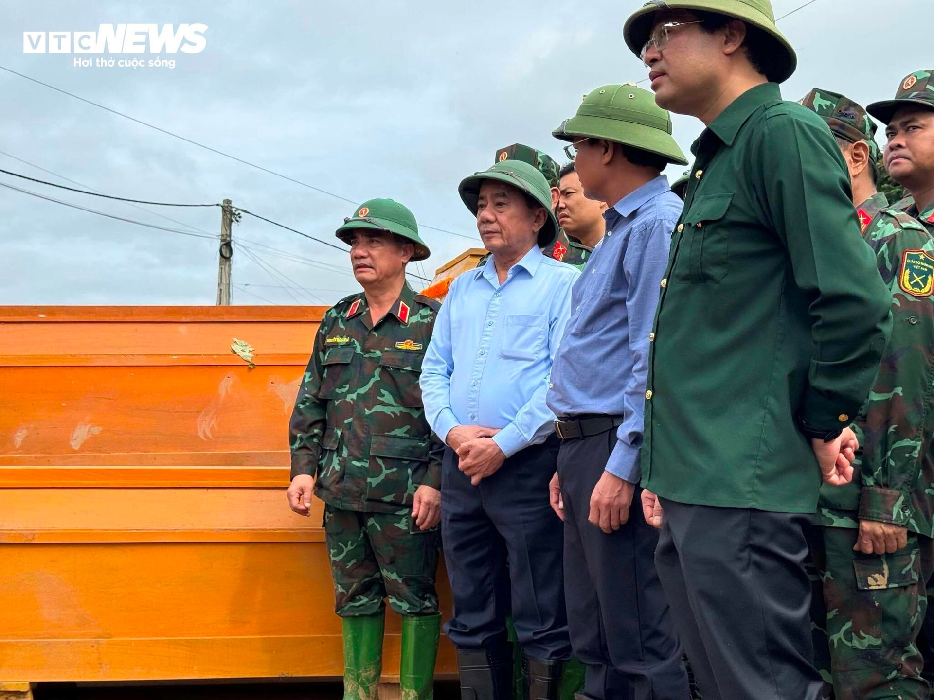 Ông Trần Cẩm Tú, Ủy viên Bộ Chính trị, Chủ nhiệm Ủy ban Kiểm tra Trung ương có mặt tại hiện trường vụ sạt lở xã Phúc Khánh, huyện Bảo Yên, tỉnh Lào Cai.