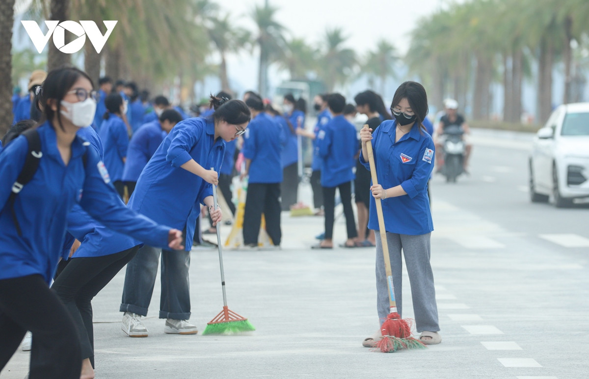 quang ninh tong ve sinh don dep bai bien va pho phuong hinh anh 8