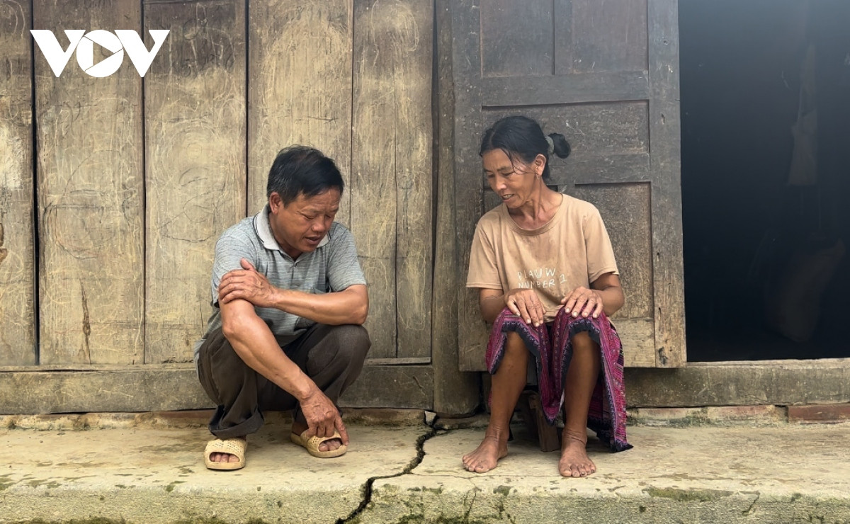 ngay dem dung lan trai, di chuyen dan khoi vung nguy co sat lo o son la hinh anh 6