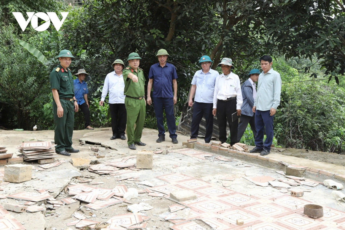 ngay dem dung lan trai, di chuyen dan khoi vung nguy co sat lo o son la hinh anh 15