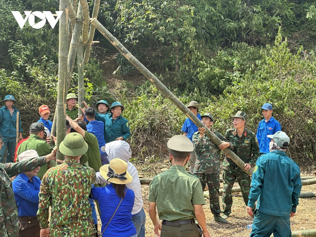 ngay dem dung lan trai, di chuyen dan khoi vung nguy co sat lo o son la hinh anh 14