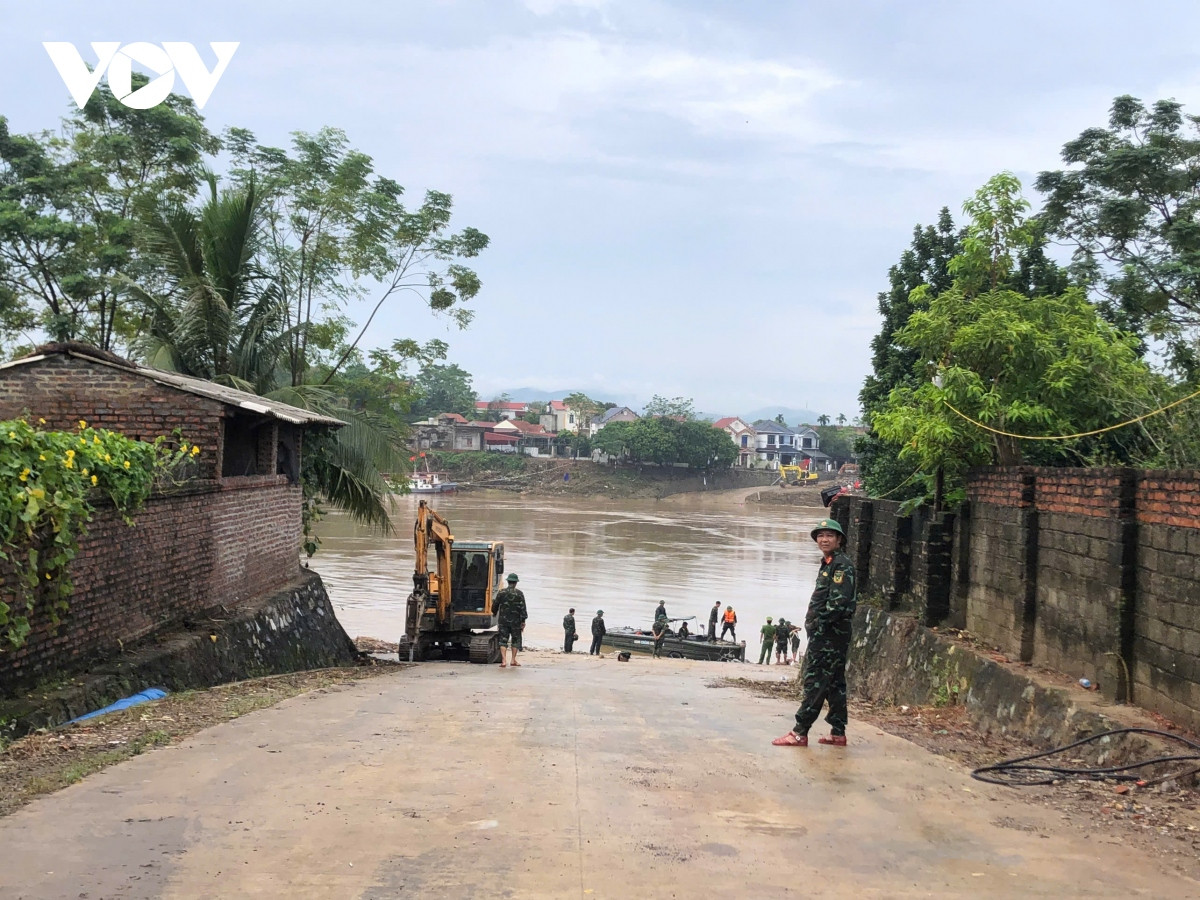 phu tho lap to thuong truc cap cuu, chuan bi lam cau phao gan cau phong chau hinh anh 13