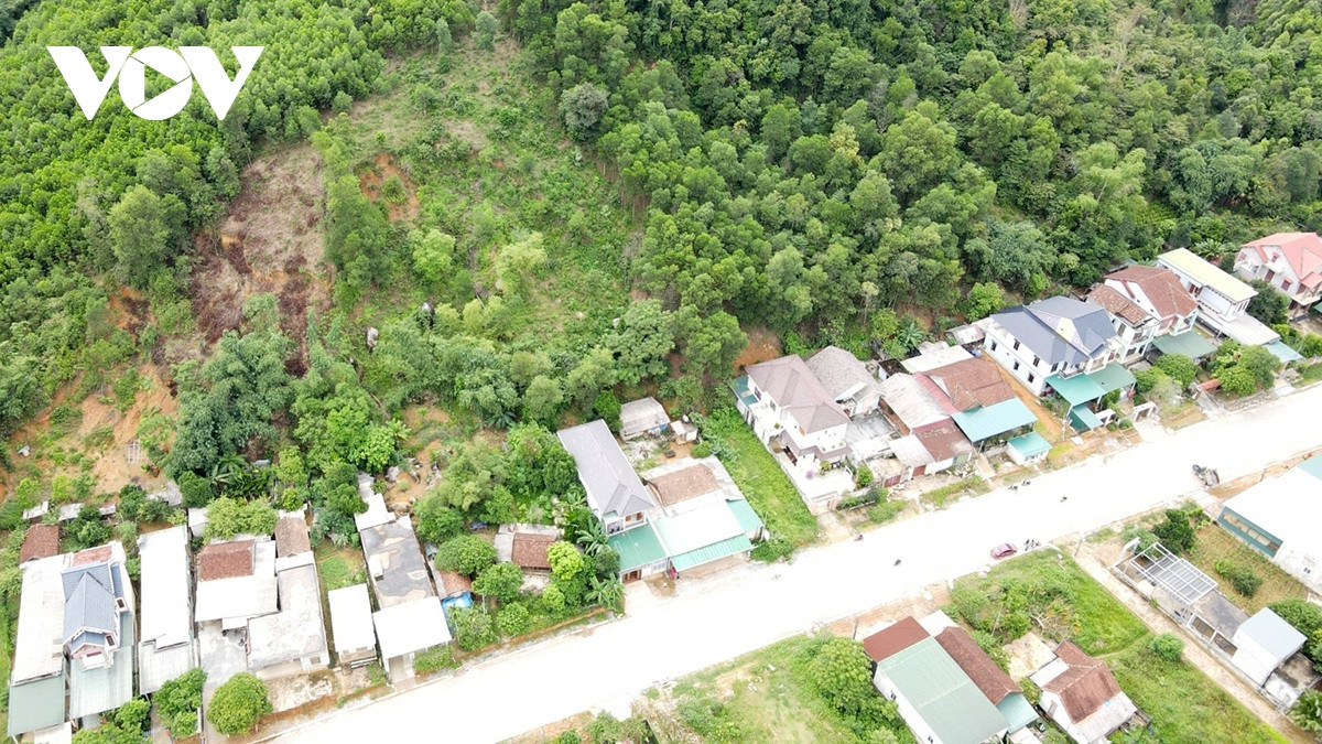 nguy co sat lo nui cay suong, tinh quang binh lenh khan truong di doi dan hinh anh 1