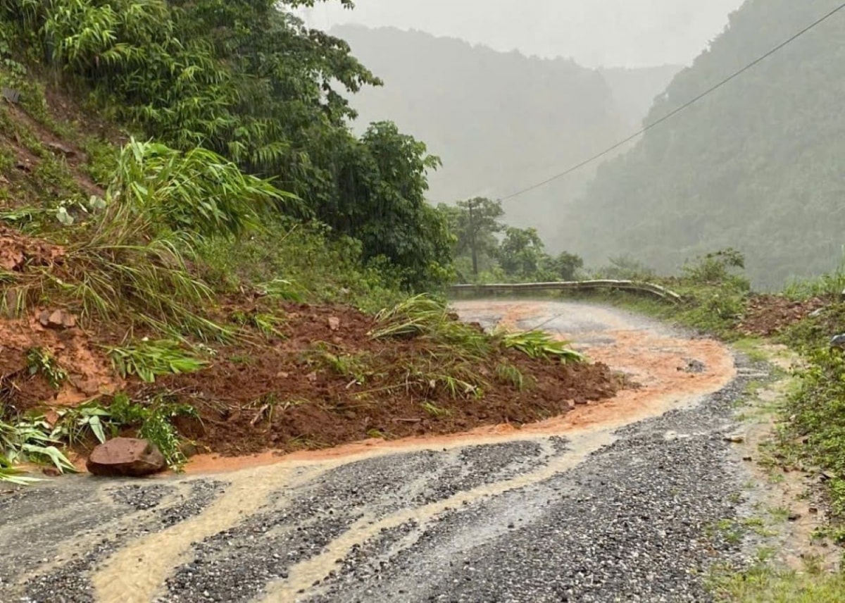 quảng trị khắc phục giao thông sạt lở, sự cố mất điện do bão số 4 hình ảnh 3 quang tri khac phuc giao thong sat lo, su co mat dien do bao so 4 hinh anh 3