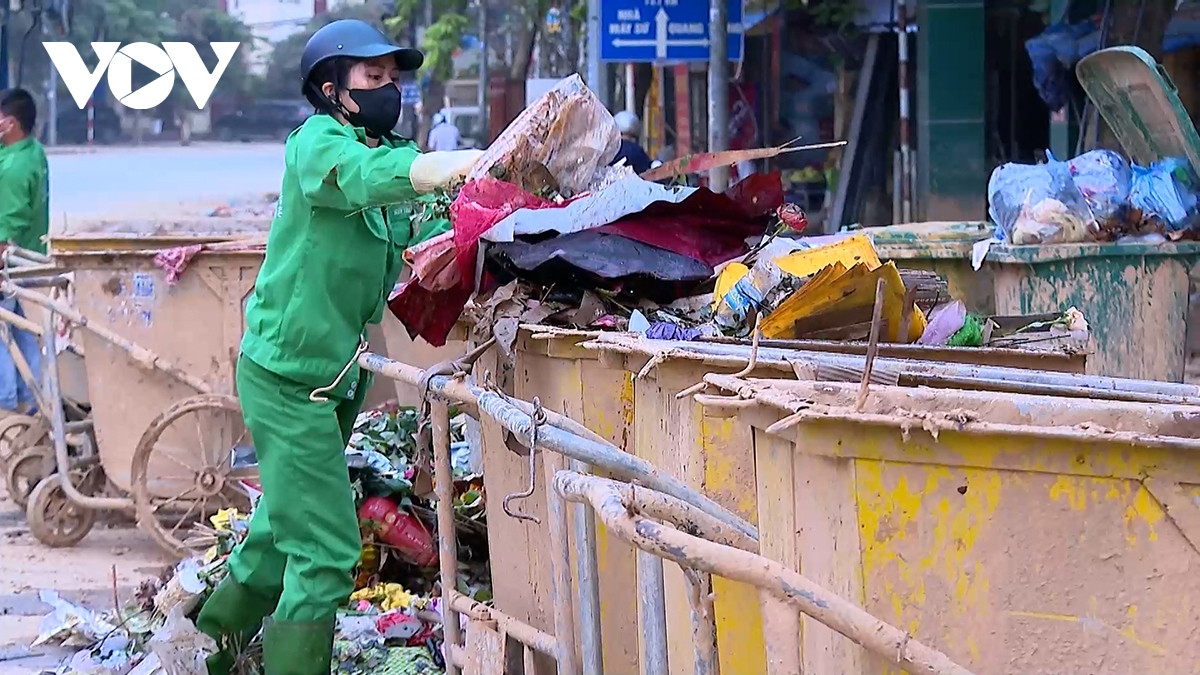 nhieu tuyen pho o yen bai ngap trong bun dat va rac thai sau khi lu rut hinh anh 2