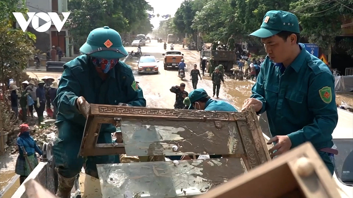 nhieu tuyen pho o yen bai ngap trong bun dat va rac thai sau khi lu rut hinh anh 3