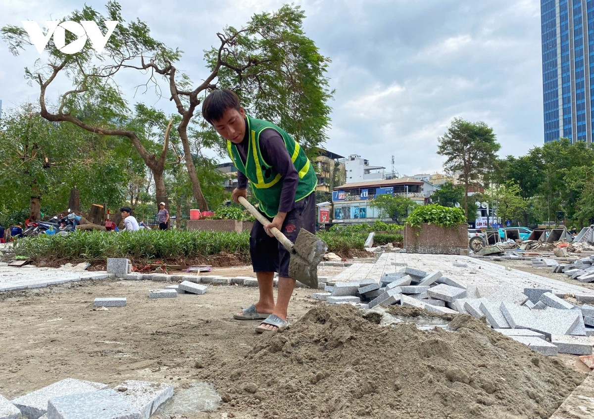 gap rut thi cong pho di bo ho ngoc khanh de kip khai truong vao ngay 10 10 hinh anh 7