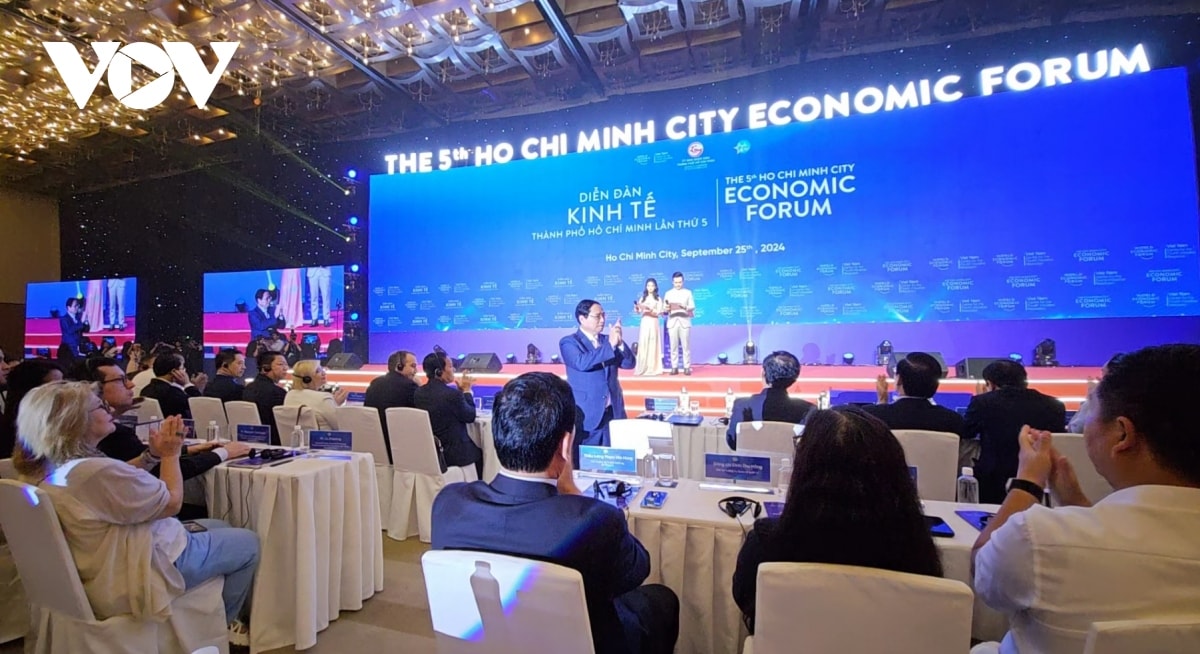 thu tuong pham minh chinh du dien dan kinh te tp. ho chi minh nam 2024 hinh anh 2