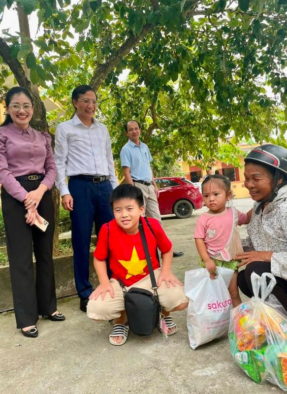 Kiều bào đến với bà con vùng lũ Phú Thọ và Tuyên Quang - ảnh 8