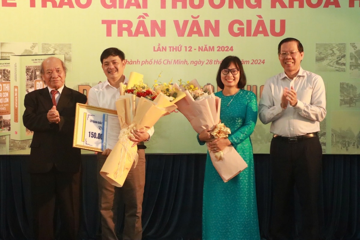 trao giai thuong tran van giau lan thu 12 hinh anh 1