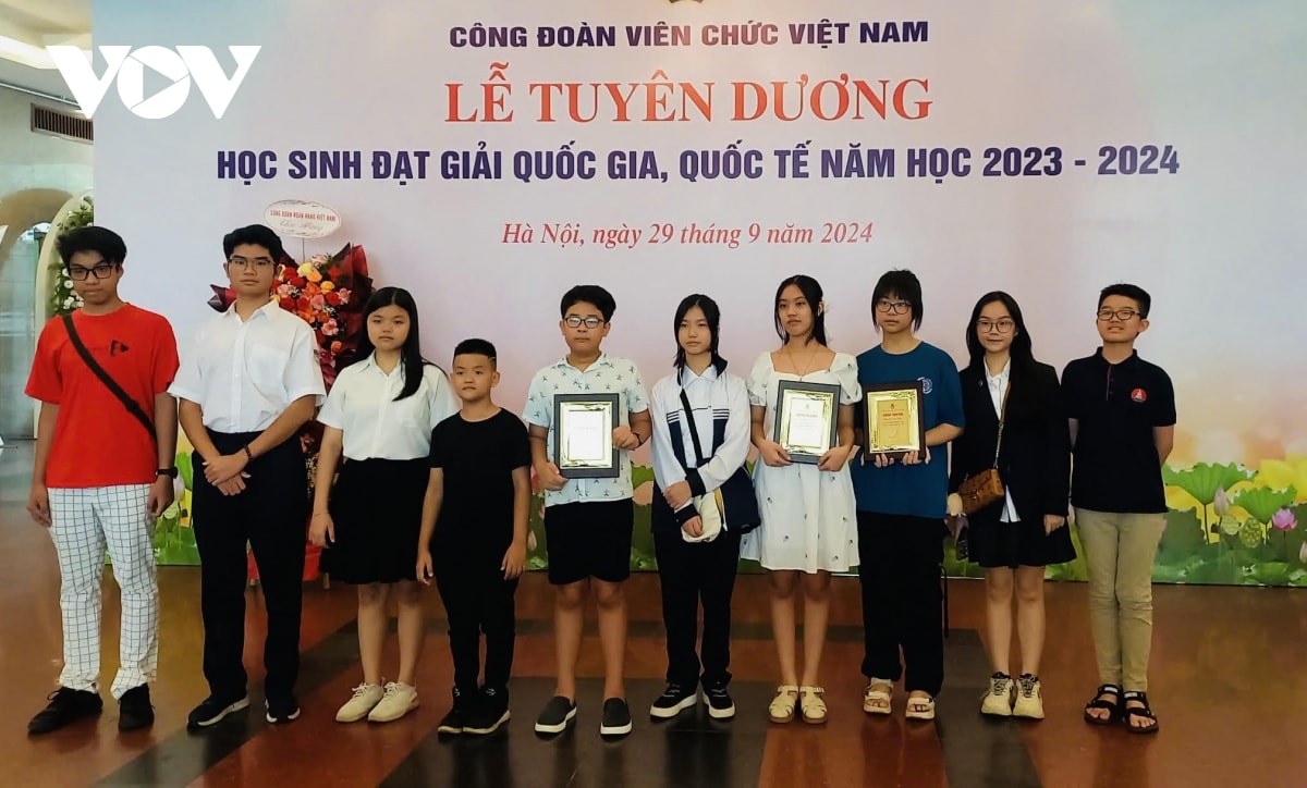 tuyen duong 1.380 hoc sinh dat giai quoc gia, quoc te nam hoc 2023 2024 hinh anh 1