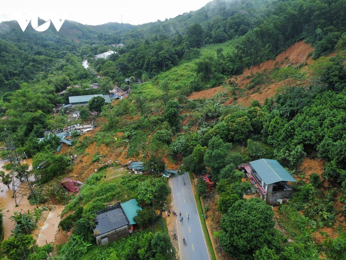 sat lo dat va lu cuon tai ha giang khien it nhat 2 nguoi mat tich hinh anh 1