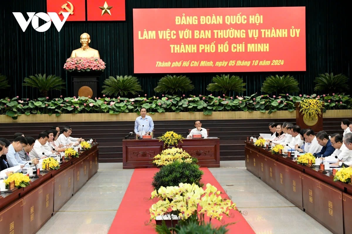 Toàn cảnh buổi làm việc.