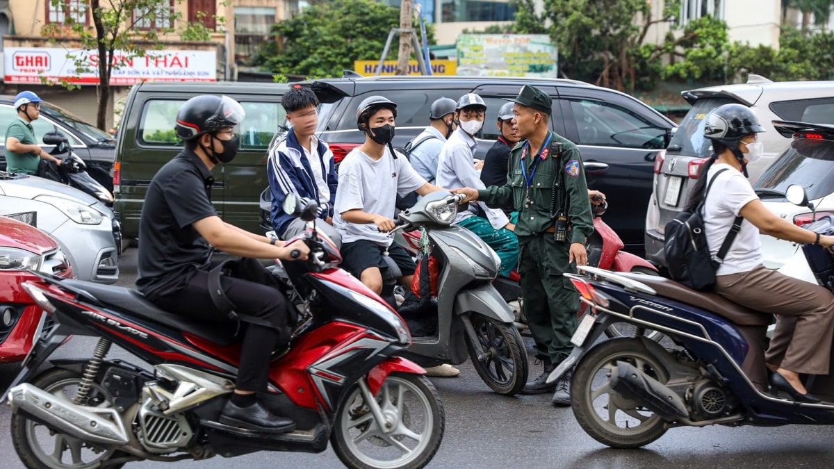 ha noi co 10 to cong tac dac biet nguoi dan khong con so quai xe vi thanh nien hinh anh 1