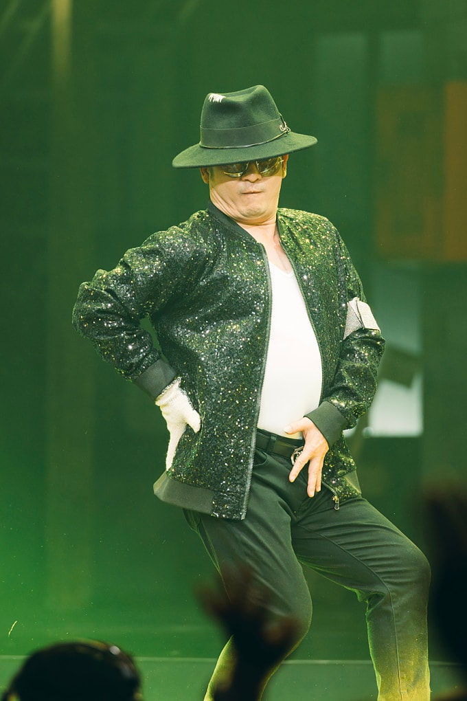 Bằng Kiều hoá thân thành Michael Jackson.