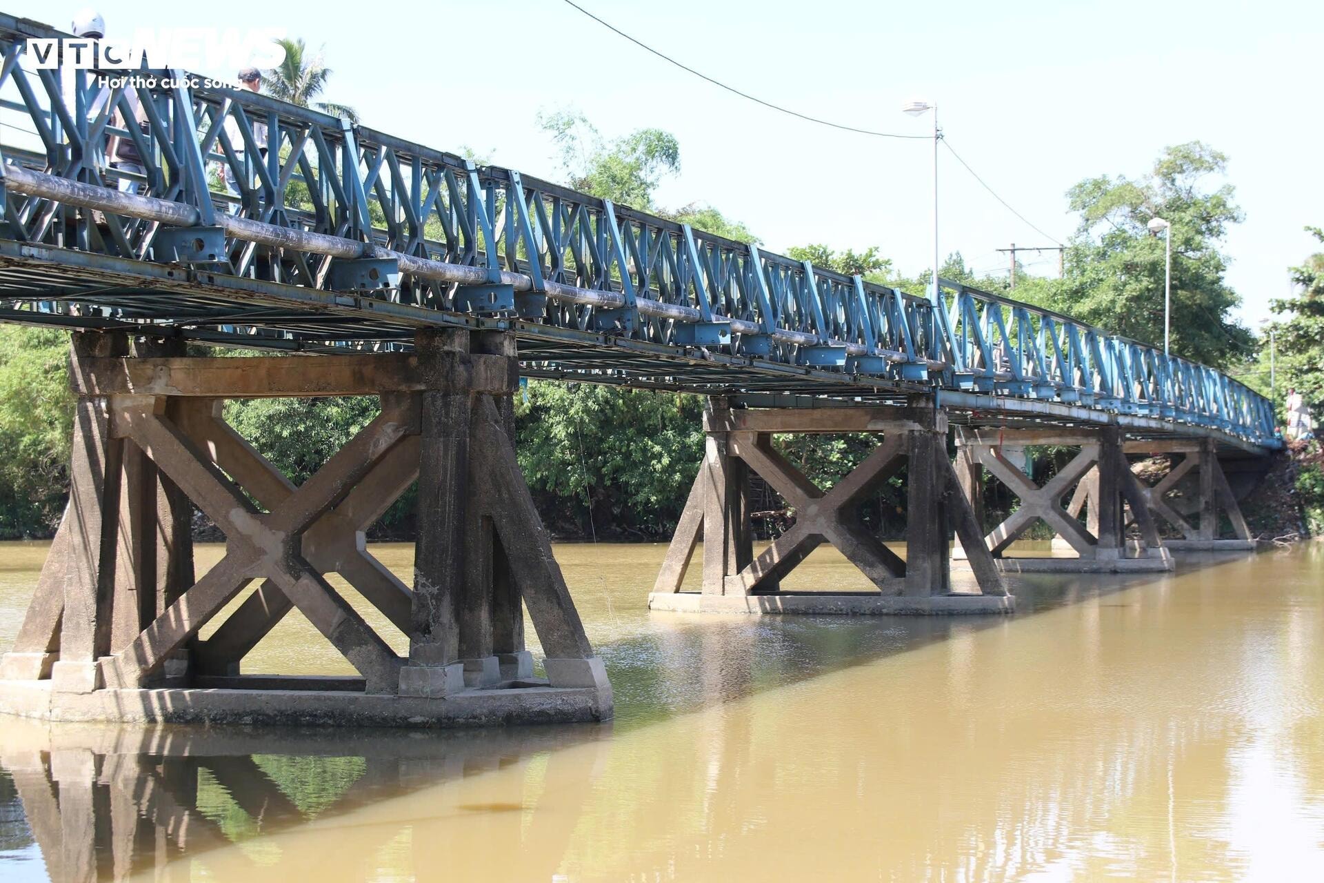 Thấp thỏm đi trên những cây cầu 'chờ sập' ở Huế - Quảng Bình mùa mưa lũ  - 6