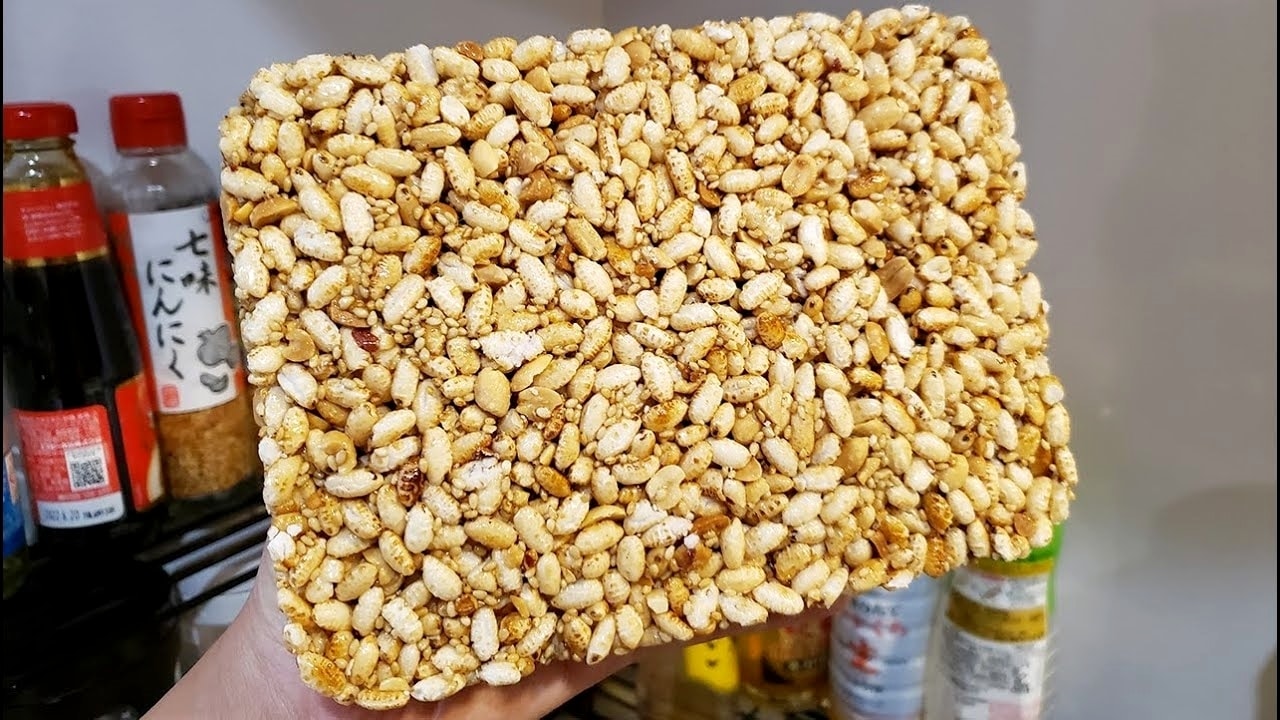 Bánh bỏng gạo là món ăn tuổi thơ quen thuộc của nhiều người. (Ảnh: B.L)