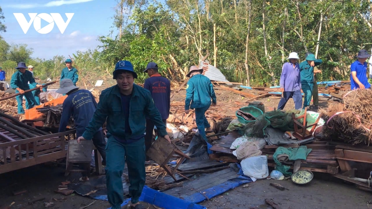 kiên giang 23 căn nhà bị sập, nhiều người bị thương do lốc xoáy hình ảnh 2 kien giang 23 can nha bi sap, nhieu nguoi bi thuong do loc xoay hinh anh 2