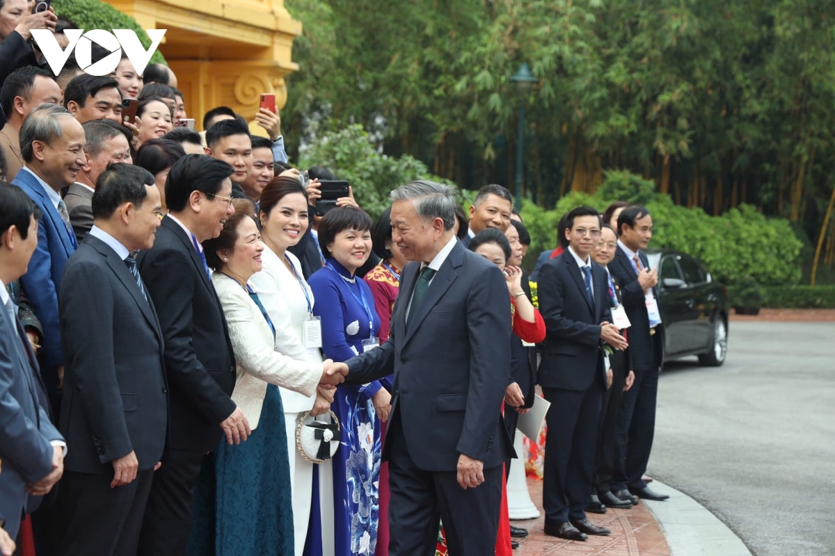 tổng bí thư, chủ tịch nước tô lâm gặp gỡ đại diện giới doanh nhân việt nam hình ảnh 4 tong bi thu, chu tich nuoc to lam gap go dai dien gioi doanh nhan viet nam hinh anh 4