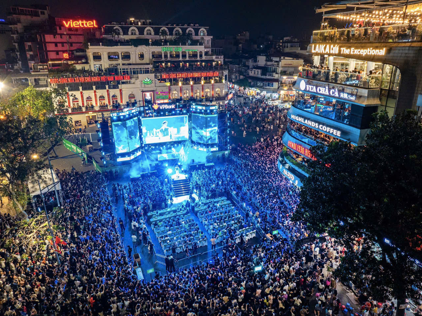 Prime’s Night concert nằm trong Lễ Khai mạc giải chạy VPIM 2024, thu hút hàng nghìn khán giả.