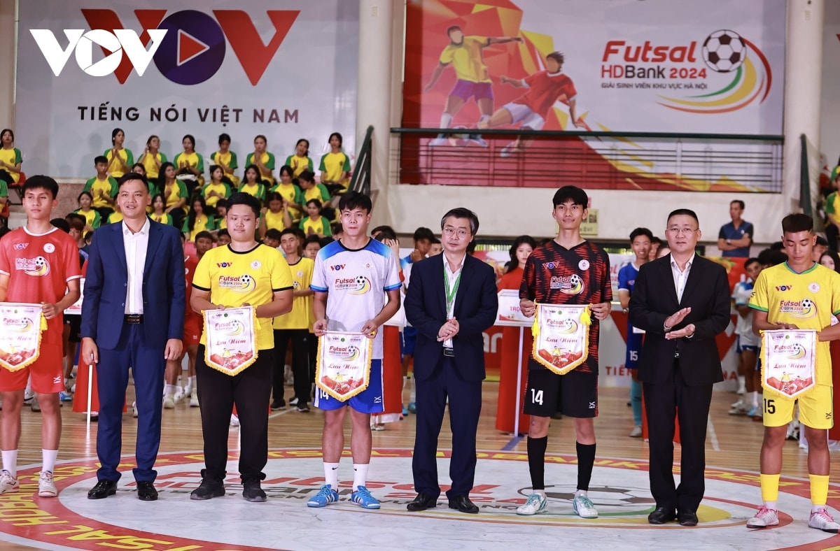 tung bung khai mac giai futsal hdbank sinh vien khu vuc ha noi 2024 hinh anh 2