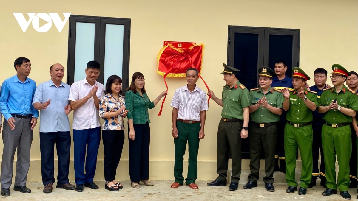 bàn giao 10 căn nhà cho người dân vùng lũ mường pồn, Điện biên hình ảnh 1 ban giao 10 can nha cho nguoi dan vung lu muong pon, Dien bien hinh anh 1