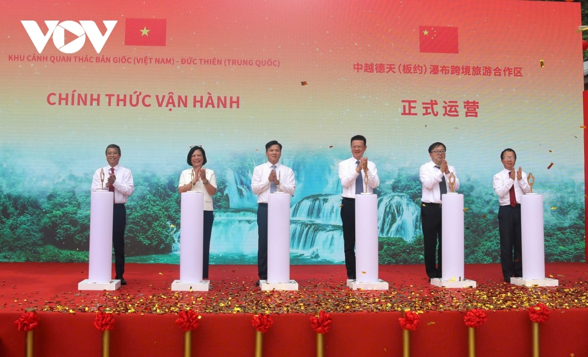 van hanh chinh thuc khu canh quan thac ban gioc viet nam - Duc thien trung quoc hinh anh 2