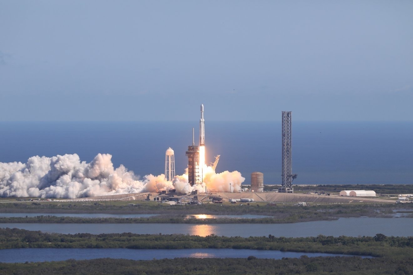 Tên lửa SpaceX Falcon Heavy mang theo tàu vũ trụ Europa Clipper. (Ảnh: NASA)